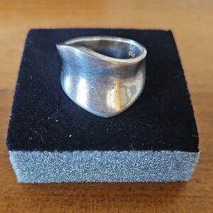 Elegant Silver Ring